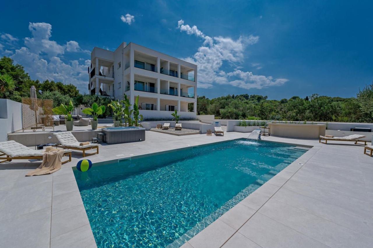 Luxury Villa Del Sogno With Pool, Jacuzzi, Parking Okrug Gornji Eksteriør bilde